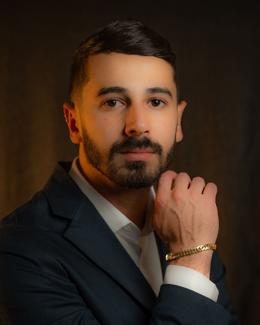Dr. Luís Felipe de terno