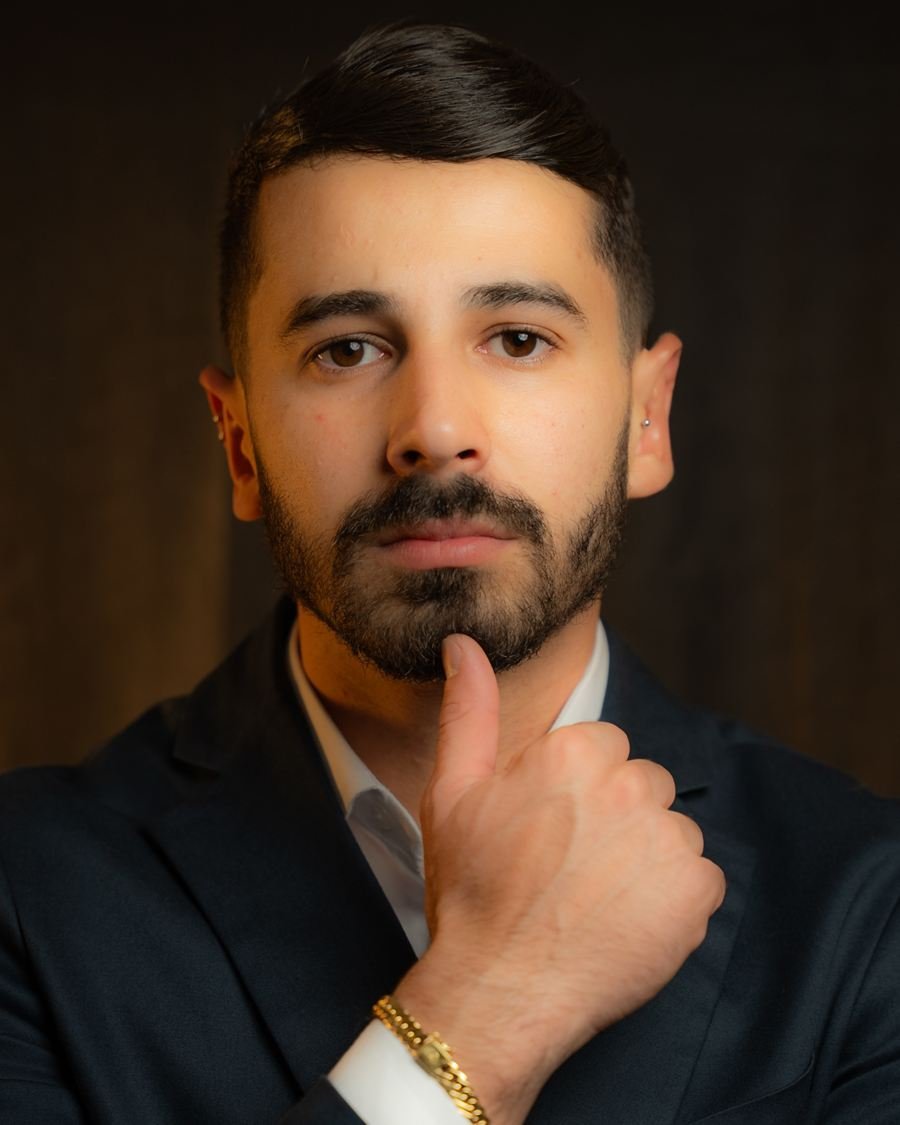 Dr. Luís Felipe, dentista em Santos, de terno